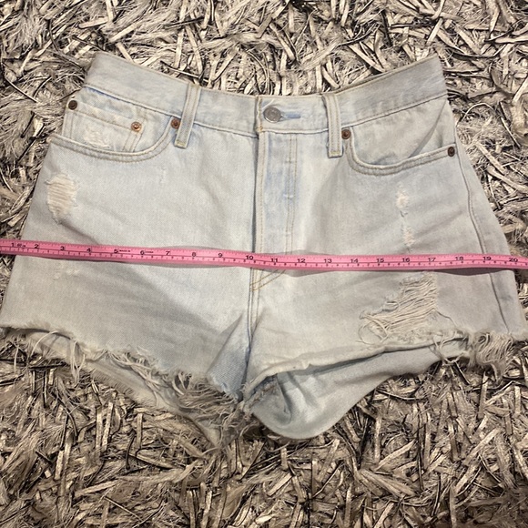 Levi’s High Waisted Shorts - Picture 5 of 6